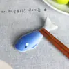 Suporte de Hashi de Cerâmica Peixe Desenho Animado Almofada para Hashi Suporte de Caneta de Cerâmica Arrastador de Hashi Artesanato Criativo para Casa Suporte de Hashi Diário para Hotel Suporte para Hashi