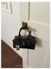 Bolso de mano de diseño de nicho nuevo para comercio transfronterizo, elegante bolso tipo bowling para el hombro y cruzado para el día a día con patrón tejido para mujer