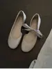 Sapatos rasos artísticos estilo francês para mulheres, novidade verão 2026, versáteis, sola macia, corte lateral, sapatos Mary Jane retrô