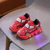 Tênis infantil com luz piscante 1-6 anos 3 meninos tênis de skate tênis com luz por indução tênis casual para crianças pequenas tênis com sola macia