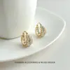Brincos de Renda Vazados com Pérolas e Cristais Estilo Luxo Leve para Mulheres, Design Único, Brincos Distintos e Versáteis