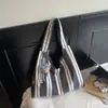 Bolso de hombro nuevo de dibujos animados, bolso tote de lona personalizado con graffiti, bolso tipo cubo casual, bolso de mano personalizado estilo bosque para el día a día