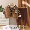 Nuevo atuendo de invierno para niños: conjunto infantil elegante y cálido, que incluye un chaleco con forro de forro polar y una sudadera, perfecto para mantener a los más pequeños abrigados en el clima frío