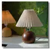 Lámpara de mesa plisada vintage, estilo coreano retro ins femenino, lámpara decorativa creativa de madera maciza para mesita de noche de dormitorio, casa de huéspedes