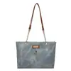 Bolso tote grande moderno y práctico para el trabajo, con un diseño minimalista, perfecto tanto para mercados nacionales como internacionales, con un aspecto elegante y gran capacidad