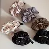 Pinza de Plátano de Satén Coreano con Perlas y Plisados de Lunares Estilo Nuevo Elegante Versátil Pinza Grande para el Cabello Accesorio para el Cabello