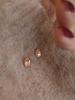 Pendientes de plata S925 chapados en oro con pequeños diamantes brillantes, pendientes de oro para mujer, pequeños y exquisitos, para el día a día, de alta gama.