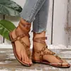 Sandalias con correa en el tobillo nuevas sandalias planas para mujer sandalias de remaches de comercio exterior chanclas sandalias de dedo del pie con hebilla de metal de ultramar playa Europeo Americano