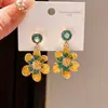 Pendientes Redondos de Flor Tachonados con Diamantes Estilo Lujo Ligero Vintage Aguja de Plata, Pendientes de Botón de Moda y Exquisitos, Pendientes Retro de Nicho de Gama Alta para Mujer
