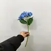 Flores Artificiales Azules de Gama Alta Decoración Suave para Interiores Paisajismo Flores Falsas Boda Hotel Decoración de Ingeniería Fabricante de Flores Artificiales Venta al Por Mayor