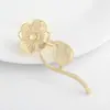 Accesorios diy material hecho a mano fábrica al por mayor latón bañado en oro Rama de Flor broche para mujer accesorios de corsage