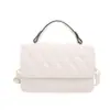 Bolso de color caramelo repujado con patrón de rombos, nueva colección verano 2026, bolso tote casual estilo coreano, elegante bolso de hombro y bolso cruzado