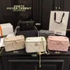 Suministro Directo Transfronterizo de Bolsos Pequeños Estilo Chanel para Mujer, Bolsos Acolchados con Cadena y Bolitas Doradas Pequeñas, Bolsos Tipo Caja con Textura, Bolsos de Maquillaje, Bolsos de Hombro Cruzados Individuales