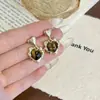 Pendientes Retro Ámbar Marrón para Mujer 2025 Nuevo Estilo Caliente Lujo Accesible de Gama Alta Estilo Retro de Hong Kong Pendientes Únicos de Nicho