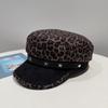 Sombrero Octagonal de Cuero con Estampado de Leopardo y Hebilla Vintage para Mujer, Estilo Coreano Otoño/Invierno Dulce y Fresco, para Circunferencia de Cabeza Grande, Adelgazante del Rostro, Plano en la Parte Superior, Sombrero Militar