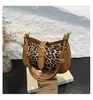 Bolsa pequena feminina 2024 outono novo estilo estrangeiro retrô design de nicho bolsa de ombro para viajante bolsa crescente da moda