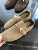 Fivelinha de ouro! A coleção outono/inverno 26 é muito aguardada. Mocassins retrô em couro de bezerro fosco, sapatos casuais de solado único, H091515