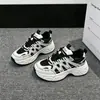 Tênis robustos femininos com patches, sapatos casuais esportivos respiráveis de malha unissex, tênis de basquete, tênis de corrida com sola macia, tênis de corrida versáteis para estudantes