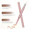 El Lápiz Iluminador Dual para Debajo de los Ojos SUAKE ilumina y contornea para crear un realce natural en la zona de debajo de los ojos.