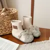 Botas para meninas, coleção outono e inverno, novo estilo 2026, botinhas para meninas pequenas, sapatos de princesa, coturnos infantis, forradas com fleece, sapatos de algodão de camada dupla