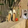 Novas Sapatilhas Buer Laranja Retrô Quadradas Suaves 2026 Novo Modelo Laço Nariz de Porco Salto Grosso Sapatos Baixos Rasos