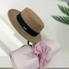 Sombrero Negro de Lana de Ala Plana de Nuevo Estilo de Gama Alta para Hombres y Mujeres, Elegante y a la Moda Sombrero Elegante 7 Operado por Uno Mismo