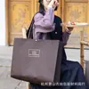 Bolsa de Mano Marrón Gruesa No Tejida Tienda de Ropa Bolsa para Ropa Bolsa de Regalo Publicidad Logo Personalizado