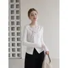 Camiseta de manga larga estilo coreano de Forever21 con cuello de lunares, diseñada para otoño, con corte ajustado, silueta favorecedora y abertura asimétrica