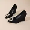 Sapatos Femininos de Boca Rasa Tamanho Grande Fivela Elegante com Strass Salto Alto 2026 Novo Versátil Bico Fino para Trabalho Sapatos de Salto Plataforma