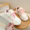 Tênis de lona infantil cano baixo tênis esportivo para meninas novo estilo para primavera e outono versão coreana tênis casual leve sola macia tênis branco para meninas