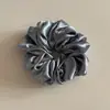 Scrunchie de Cetim Perolado Coreano com Strass, Suave e Elegante para Rabo de Cavalo e Coque, Acessório de Cabelo