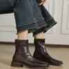 Botines bajos de tacón grueso de cuero suave para mujer, botines ajustados, nuevos botines estilo Martin retro blanco de punta cuadrada para otoño e invierno