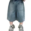 Shorts jeans para meninos, estilo fino de verão, novo modelo 2026, roupa de verão infantil estilosa e da moda, shorts para meninos na altura do joelho