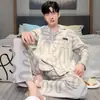 Pijama Masculino 100% Algodão Primavera e Outono Novo Estilo Manga Longa Calça Longa Cardigã Gola Lapela Moda Estilo Coreano Roupa de Casa Roupa de Fora