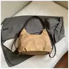 Bolsa Tote Plissada Grande Capacidade Estilo Coreano Retrô para Mulheres 2025 Outono Nova Bolsa de Ombro Casual Bolsa Transversal