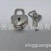 Suministro de fábrica cerradura de hardware para equipaje DIY empaque de bolso de mujer cerradura de metal plutonio candado de papelería con forma de corazón de metal