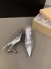 Sandalias de tacón de aguja francés con punta negra, zapatos de hadas, primavera y verano 2024, zapatos plateados, tacones altos puntiagudos.