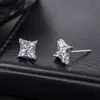 Pendientes de trébol de cuatro hojas con circonita súper brillantes para hombre, lujo ligero, moda de alta gama, versátiles para el trabajo, pendientes de mujer, artículo popular de 2026