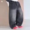 Calça jeans masculina resistente com rebites, novo estilo outono 2026, calça larga solta para crianças mais velhas, com bolsos traseiros bordados