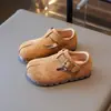 Zapatos Birkenstock para Niños Primavera y Otoño 2025 Nuevos Zapatos de Frijol Estilo Coreano Retro para Niños y Niñas Zapatos de Herradura de Suela Blanda Zapatos de Punta Dividida