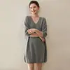 25 Novos Vestidos Longos de Cashmere Grossos de Gola Redonda para Outono e Inverno Vestido Suéter de Tricô Elegante Solto no Joelho Feminino