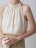 Camisola de seda texturizada estilo francés con cuello halter para mujer, moda de alta gama con un elegante diseño de hombro cut-out, top sin mangas adecuado para usar debajo de un blazer.