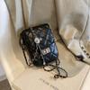 Bolsa Feminina 2024 Nova Chegada Ombro Transversal Feminina Moda Versátil Pequena Quadrada Celebridade da Internet Rombos Pequena Estilo Chanel Bolsa para Celular