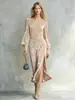 Vestido de terciopelo nuevo de lujo cruzado europeo y americano 2026 con mangas acampanadas fuera del hombro, abertura lateral, entallado a la cintura, adelgazante, ropa para mujer