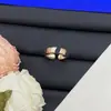 Anillo de Flor con Incrustaciones de Diamantes a Juego de Estilo Lv 2025 Nuevo, Europeo y Americano Transfronterizo para Mujer, Anillo de Lujo de Gama Alta al por Mayor