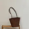 Bolso tipo cubo de diseño nicho transfronterizo de gran capacidad para mujer, nuevo bolso de mano y bandolera versátil vintage de verano 2026