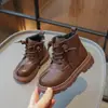 Botas Martin Infantis Retrô Casuais de Algodão 2026 Botas Curtas Infantis com Pelúcia Estilo Coreano Botas Pequenas de Couro Quentes