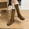 Botas estilo deserto de couro nobuck, estilo cavaleiro, salto grosso, fivela de cinto, bico redondo, botas ocidentais para mulheres