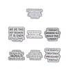 Broche de Frase Inglesa Divertida - Insignia Metálica con Texto Humorístico para Mochila y Decoración de Ropa