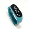 2024 Nuevo LED Luz Blanca Moda Estudiante Pareja Casual Deportes Táctil Táctil Reloj Electrónico Venta al por Mayor